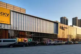 “开业一个月倒闭”的泰州万象城成了扛把子。有网友觉得建小了！图片