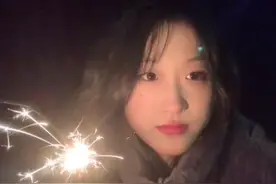 女孩休学一年陪母亲最后时光，第一个没有妈妈的年：想去海边看日出，放烟花图片