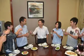 请客吃饭，领导问“你请了谁”，别说这5种人，不懂5个规矩白花钱图片
