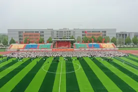 范县一中东、西校区举行高三年级二模表彰暨励志报告会图片