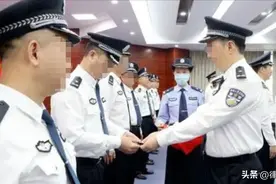 三民警用塑料袋套住嫌犯头部进行殴打，致窒息死亡，法院怎么判？图片