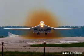 一夜醒来，俄军又吃瘪，本土战略基地突发爆炸，外媒：核轰被炸毁图片