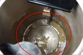 烧水壶用久有水垢，烧水难喝还费电，教你这样做，水垢自动溶解图片