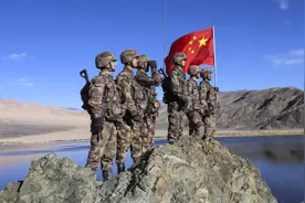 《陆地国界法》实施，加勒万飘扬五星红旗，印反对党叫嚣升印度旗图片
