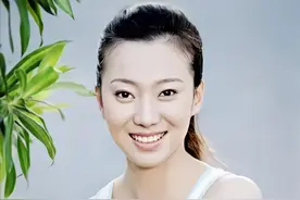 本是舞蹈A角的她，从3米高台坠落瘫痪，她却说：我用手也能跳图片