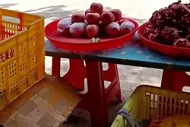 摆摊卖水果没那么简单，可能会让你血本无归图片