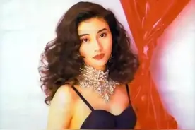 不整容，不会骨瘦如柴，51岁的李嘉欣活成了最美港圈老牌女神​图片
