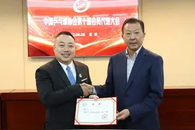张继科只是小虾米刘国梁才是大鱼，随着他连任乒协主席闹剧结束！图片