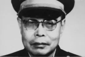 开国上将回乡探亲，和赶驴老头一路畅聊，得知老头名字后哽咽：爹图片
