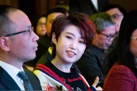 乒坛女将郭跃：被教练骂没文化，退役后考入清华，华丽逆袭白富美图片