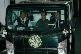 灵车司机：不说“你好、再见”，从不参加聚会，平时面无表情图片