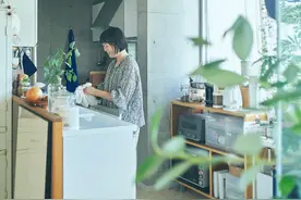 50岁太太的独处时光：整理房间，满屋绿植，家居布置充满高级感图片