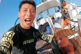中国小伙的航海日记(38)：捕到2000元东星斑不识货，竟拿来钓螃蟹图片