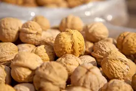 核桃是肝病的“发物”吗？提醒：若想肝功正常，少吃3种食物图片