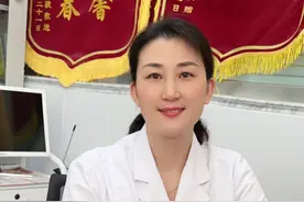 一人一方一贴，德术兼修国医路！从医二十余载精研中药穴位贴敷的基层医生许丽鹏图片