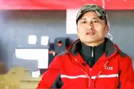 京东001号快递员金宜财：死心塌地送快递12年，刘强东给了他什么图片