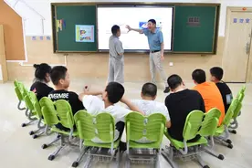 轻度自闭儿童，如何随班就读？图片
