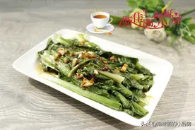 油麦菜别再只会下锅炒了，换下这个方法，油吃起来脆嫩甘甜不发苦图片