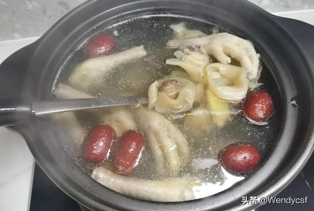花胶炖鸡的功效与做法 2026年花胶炖鸡的功效与做法窍门 花胶炖鸡的功效与做法 2026年花胶炖鸡的功效与做法窍门