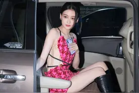 孙怡再上婚姻纪实真人秀！穿粉色露背短裙，全身白得发光身材火辣图片