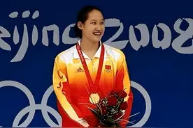 她是北京奥运会冠军，却嫁大23岁教练，还送价值170万路虎车图片