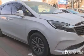刚买的新车打不着火，开车就得叫救援...图片