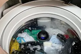 洗衣机深藏“隐藏开关”，打开脏水哗哗流，不是胡说不信你看图片