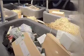 王思聪携新女友逛街，女方小腹凸起明显，网友猜测怀孕3个月了图片