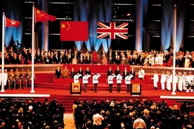 1997年香港回归前，英国又耍起了坏心眼，江泽民：你越压，我越硬图片