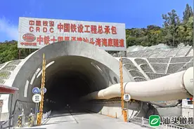 【致敬劳动者】汕汕铁路海底隧道干出“加速度”图片