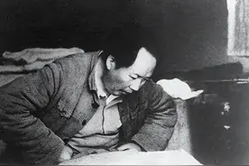1973年中央收到一封告状信，毛主席看后流泪，叶剑英大怒：该杀！图片