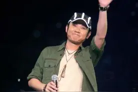 刀郎当年很落魄，老婆离开了他，后来他月入千万，前妻又来找他了图片