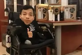 “轮椅总裁”李创利：身患脆骨病，身高不足1米，今37岁资产过亿图片