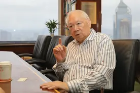 筹建港珠澳大桥，捐510亿给国家的胡应湘，因何事得罪了李嘉诚？图片