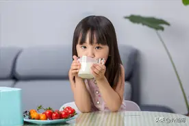 牛奶你会选吗？快放弃那些影响肠胃的牛奶吧图片