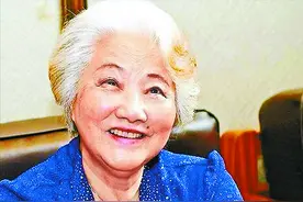 定居美国10余年，78岁却回国“捞金”，她凭啥被称“人民艺术家”图片