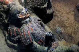 秦始皇陵内部到底浇灌了多少水银？你看看山顶的石榴树，就明白了图片