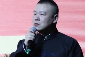 岳云鹏：红了不忘本，给岳母盖别墅，把普通妻子当成宝图片