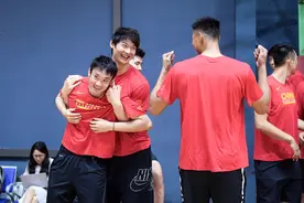 1换1！交易达成！年薪30万，丁彦雨航正式加盟上海男篮图片