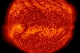 前所未有！太阳北极断裂脱了一块：吞噬地球提前？这究竟怎么了？图片