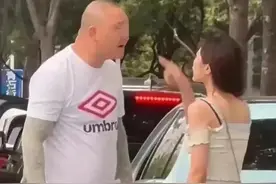 还原南京壮汉打人事件全过程，有专业人士分析这一拳下去代价不小图片