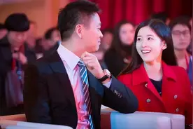 刘强东女助理走红，其美貌不输奶茶妹妹，30岁名下有427家公司图片