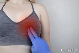 为什么乳房按一下会胀痛，平时并无异样呢？图片