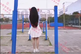 安徽一女大学生做“引体向上”，被夸“臂力很强”，女生淡定回应图片