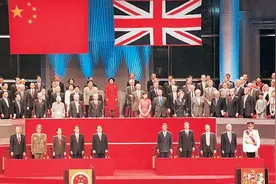 1997年香港回归前夕，30艘英国军舰兵犯南海，中方：撞就撞谁怕谁图片
