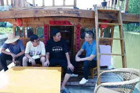 400万粉丝见证！微山湖三兄弟改造“爷爷留下的船”成网红图片