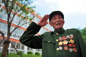 抗美援朝老英雄，捐出一生深藏的军功章图片