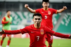 拒绝国内多队邀请，决定艾菲尔丁留洋的“关键7天”图片