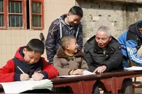 过去的一年，原民办代课教师提高待遇好消息还是时时传来，点赞图片