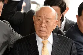 韩国2000亿巨贪总统，却被亲孙子网络清算，全斗焕到底做了哪些恶图片